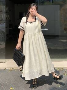 Dazy Plus 拼色拼接方领蝴蝶结装饰短袖收腰连衣裙 - 米色 - 查看 6