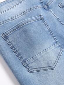 Manfinity Hypemode Men's Casual Pocketed Slim Fit Relaxed Jeans - Blue - View 4