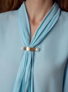 MOTF PREMIUM BLUSA CON CUELLO DE CORBATA Y DETALLE DE PERLAS SINTÉTICAS