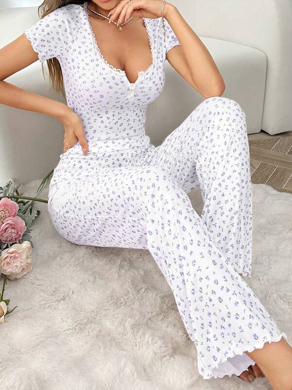 CottageSlumber Conjunto de pijama con top de manga corta con decoración de botones y cierre de media cremallera, y pantalón largo, con estampado floral pequeño