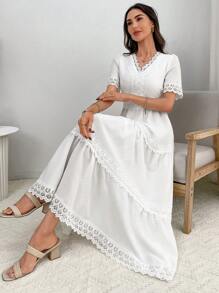 EMERY ROSE Women Solid Color Contrast Lace V-Neck Short Sleeve Dress