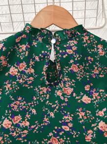 SHEIN 2 件套 Tween 女童花卉印花荷叶边下摆上衣和系带绿色裤子套装