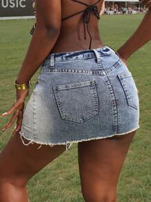 Slaydiva Falda corta asimétrica de mezclilla con bolsillo y detalle deshilachado para mujeres