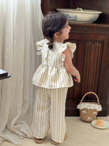 SHEIN 2pcs Baby Girls Vacation Casual Striped Seersucker Ruffled Cap Sleeve Top And Pants Set, Spring/Summer Toddler Clothes Young Girls Sets Classic Clothes For Little Girls 3years