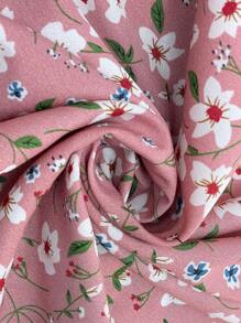 SHEIN VCAY Blusa casual de cuello redondo con mangas cortas, estampado floral pequeño, para outfits de verano, para mujer talla grande, blusas de verano lindas, camisa floral rosa con volantes - Multicolor - Ver 7