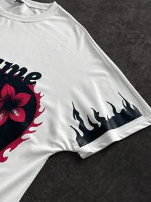 Manfinity EMRG Young Street Style For Men, Versatile INS Item: Oversized Split Love Skull Portrait Flame Graffiti Illustration. Short Loose White Short Sleeve Raglan Sleeve T-Shirt With Oversized Letter Pattern Print On The Front. Versatile, Suitable For Sportswear, Back To School Wear And Boyfriend Gift. Streetwear, Y2k Men