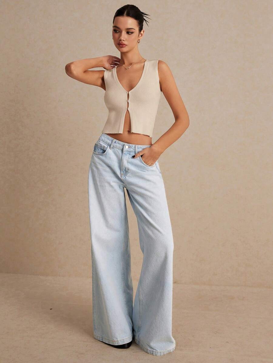 Poéselle Women's Solid Color Single-Breasted Cropped Fitted Knitted Vest In Fall/Winter - Apricot - View 1