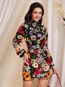 Almamuse Vestido corto minimalista para mujer con cuello alto, manga larga y bordado en red