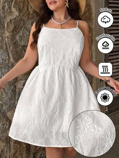 SHEIN VCAY 大码浪漫白色刺绣吊带 A 字迷你连衣裙，适合度假、海岛、音乐节、节日 圣托里尼希腊服装 伊维萨岛服装 女士夏季服装 复活节服装 女士节日服装 伊维萨岛服装 纳什维尔服装 伊维萨岛服装 休闲波西米亚风牛仔女郎早午餐服装