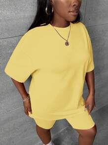 Slaydiva 音乐节节日风格大码女式夏季休闲纯色短袖上衣和短裤套装 - 黃色 - 查看 3