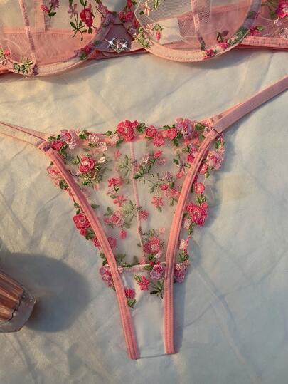 Heart Shaped Rhinestone ative Geborduurde Verleidelijke Lingerie Set view 3
