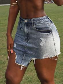 Slaydiva Falda corta asimétrica de mezclilla con bolsillo y detalle deshilachado para mujeres