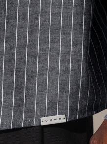 SUMWON Camisa de botones con mangas en capas y diseño de rayas profesional, uso casual de oficina apto para todas las estaciones, con un ajuste clásico y un moderno patrón de rayas