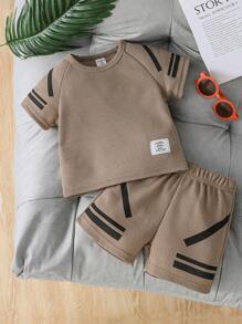 SHEIN Tenue complète pour bébé garçon, t-shirt à manches raglan avec imprimé simple et short, adapté pour l'été, idéal pour