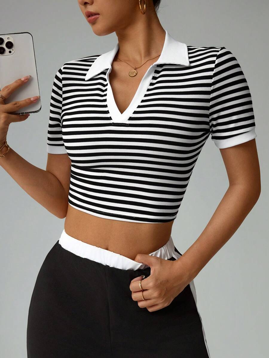 SHEIN Sports 夏季休闲条纹短袖短款运动 Polo T 恤 - 黑與白 - 查看 1