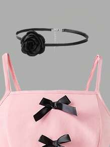 Das Sommerkleid für Tween Mädchen hat eine A-Linien-Silhouette, ist mit Schleifen-Accessoires verziert und wird mit einer Halskette mit Rosenmotiv geliefert. Das neu eingeführte Kleid bietet Komfort und verkörpert gleichzeitig Mode, Eleganz, Süße und Niedlichkeit. Es ist unverzichtbar für Alltagsoutfits und Ausflüge. - Pink - Übersicht 6