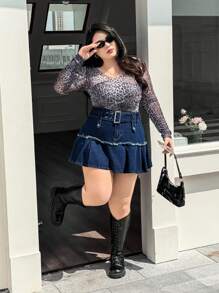 SHEIN EZwear تنورة ديم مصغرة ذات طيات من طراز كلية عتيق للمرأة ذات الحجم الكبير ، بلون أزرق متوسط ، موديل صيفي - أزرق متوسط - مشاهدة 4