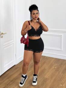 SHEIN EZwear Conjunto de ropa de estar en casa informal de talla grande con top de tirantes finos tipo camiseta y shorts con detalles de encaje y patchwork, ideal para primavera/verano - Negro - Ver 6