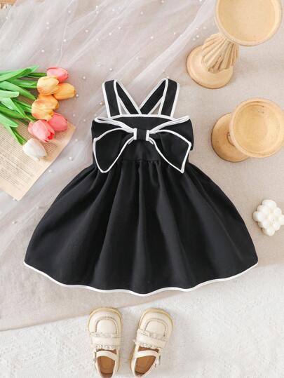 SHEIN فستان بنات رضع أنيق بقماش منسوج بلمسات متباينة وفيونكة