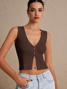 Poéselle Women's Solid Color Single-Breasted Cropped Fitted Knit Vest In Fall/Winter - Coffee Brown - View 4