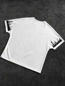 Manfinity EMRG Young Street Style For Men, Versatile INS Item: Oversized Split Love Skull Portrait Flame Graffiti Illustration. Short Loose White Short Sleeve Raglan Sleeve T-Shirt With Oversized Letter Pattern Print On The Front. Versatile, Suitable For Sportswear, Back To School Wear And Boyfriend Gift. Streetwear, Y2k Men