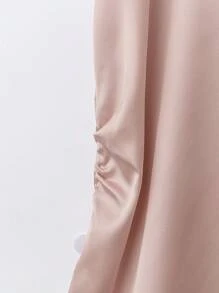 SHEIN LUNE 大码女式 V 领缎面休闲套头衫 - 杏色 - 查看 3