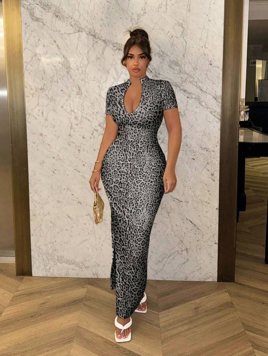 SHEIN SXY 大码女式豹纹深 V 领短袖连衣裙，适合日常穿着、约会、舞会、派对、新年聚会、宴会、鸡尾酒会、风骚、优雅、修身和身体曲线 - 灰色 - 查看 1