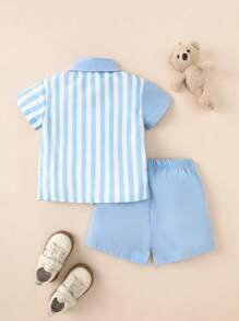 SHEIN Conjunto de camisa de manga corta a rayas y shorts para bebé niño