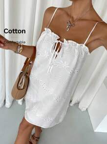 SHEIN Frenchy 女士激光切割与刺绣休闲前系带吊带迷你连衣裙 - 白色 - 查看 5