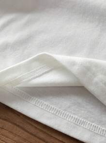 SHEIN EZwear Casual Graphic Print Crew Neck Short Sleeve Fitted Women T-Shirt, Cotton Blend, Suitable For Summer