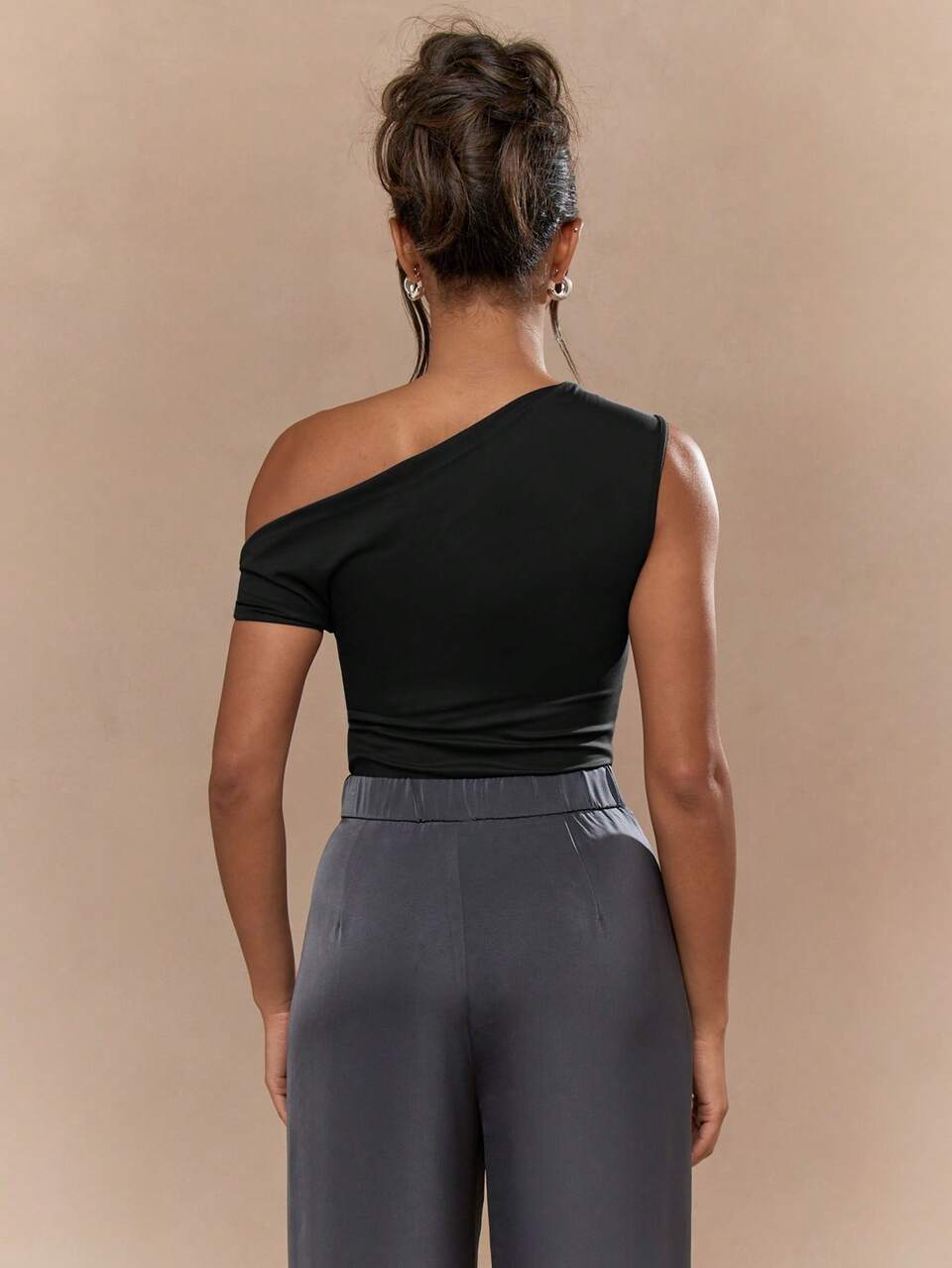 MISSGUIDED Bodysuit Assimétrico de Manga Longa com Ombro Único, Ajustado, para Festa, Ocasião à Noite, Evento de Clube, Dança e Apresentação, Feito de Macacão de Malha Elástica