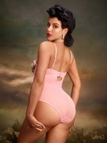 PinupGlam Mono de lencería sexy para mujer hecho de terciopelo con bordado de palacio, tela de red y rosa vintage