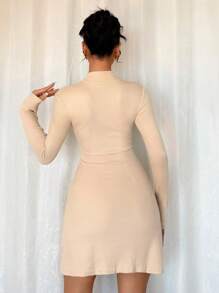 Chiquease 纹理立领长袖针织面料凸起花卉贴花 A 字形连衣裙，优雅女士，秋冬