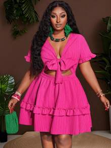 Slaydiva Vestido mini ajustado y sexy de color fucsia sólido con detalle de volantes, lazo en el pecho, bajo en línea A, tela de textura tejida, para uso casual, vacaciones, tallas grandes - Verano - Rosa Fucsia - Ver 2