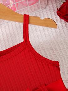 SHEIN Vestido de tirantes informal y adorable para niñas bebé con estampado de corazón acanalado rojo y dobladillo con volantes, verano - Rojo - Ver 5