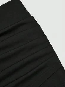 SHEIN Holidaya Große Größen Shorts für Damen mit gewobener einfarbiger Asymmetrischer Saum, elegantes, reguläres Schwarz für Frühling/Sommer