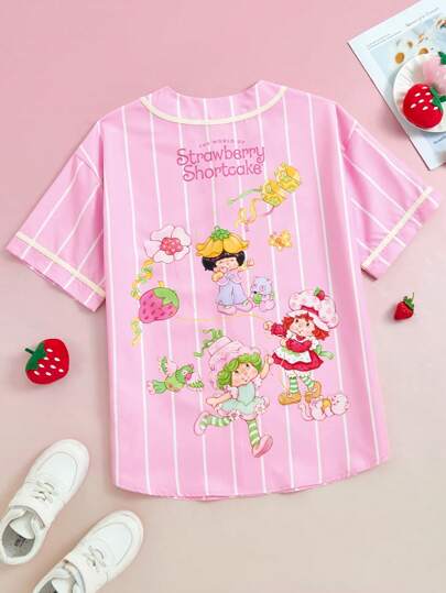 Strawberry Shortcake X SHEIN Camisa de manga corta con botones delanteros con estampado de rayas y dibujos animados para hombres
