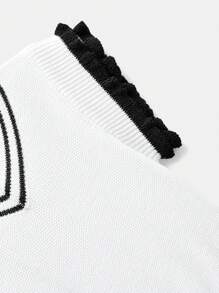 Maija Nuevo diseño de verano 2025 Blusa sin mangas de punto de diseño minimalista con empalmado blanco y negro, abertura calada, volante en el bajo, adecuada para playa, diario, fiesta informal, invitada de boda, festival de música, graduación