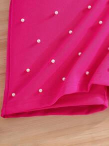 Conjunto de 2 piezas: Top de tirantes blanco con flores y cuentas para niñas, con pantalones cortos ajustados de color rosa fucsia. Conjunto de moda para cumpleaños, vacaciones y fiestas en verano