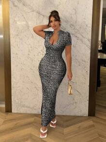 SHEIN SXY 大码女式豹纹深 V 领短袖连衣裙，适合日常穿着、约会、舞会、派对、新年聚会、宴会、鸡尾酒会、风骚、优雅、修身和身体曲线 - 灰色 - 查看 3