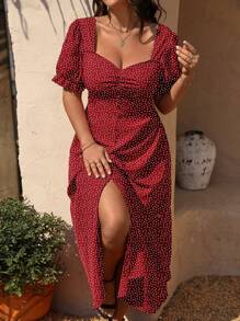 SHEIN Clasi Klasyczna sukienka Plus Size w jednolitym kolorze z dekoltem w kształcie serca i rozcięciem na udzie, elegancka, krótka, z krótkim rękawem i kropkami Poika