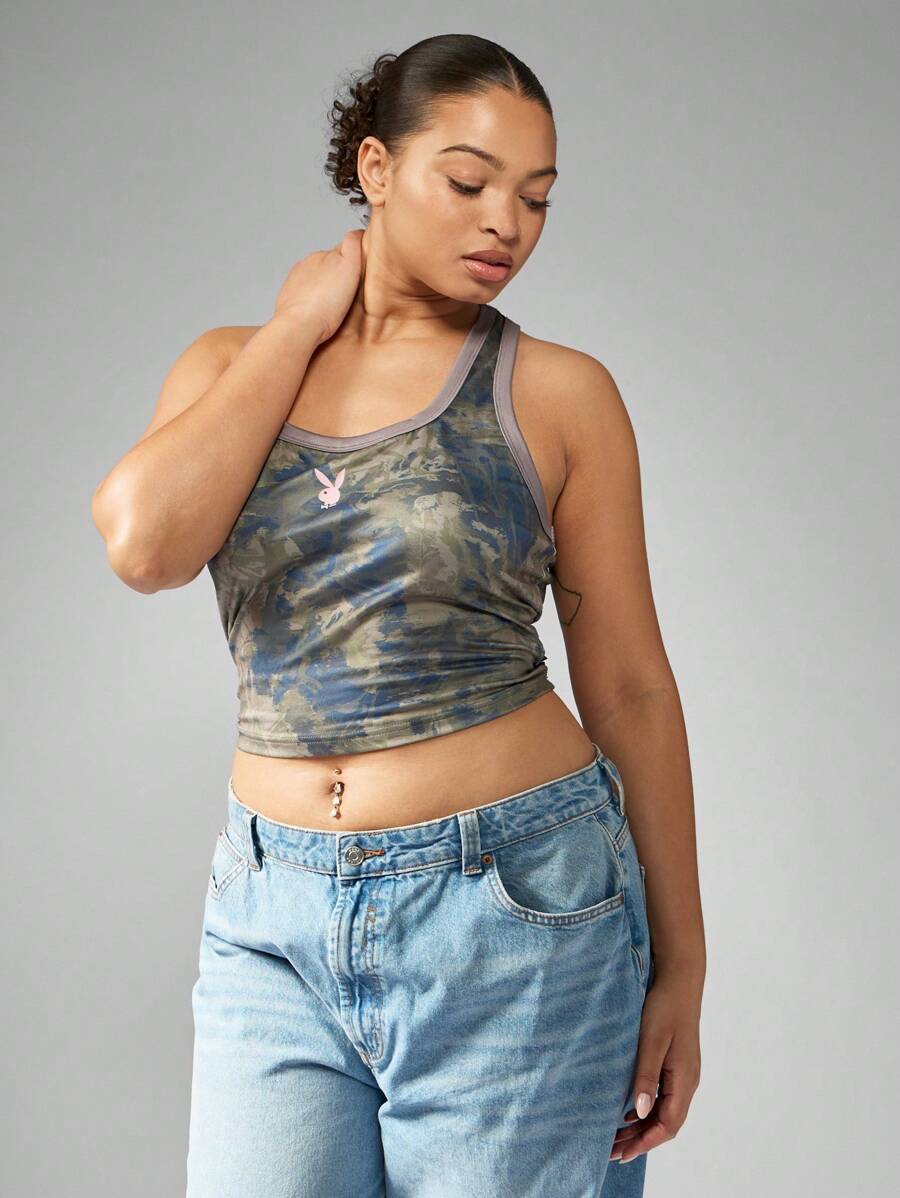 MISSGUIDED PLUS x Playboy 加大码背心短款迷彩印花健身房运动无袖弹力运动休闲背心训练夏季春季 - 彩色 - 查看 1