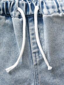 Young Boy 褪色宽松休闲牛仔短裤，简单百搭的日常穿着 - 淺色水洗藍 - 查看 4