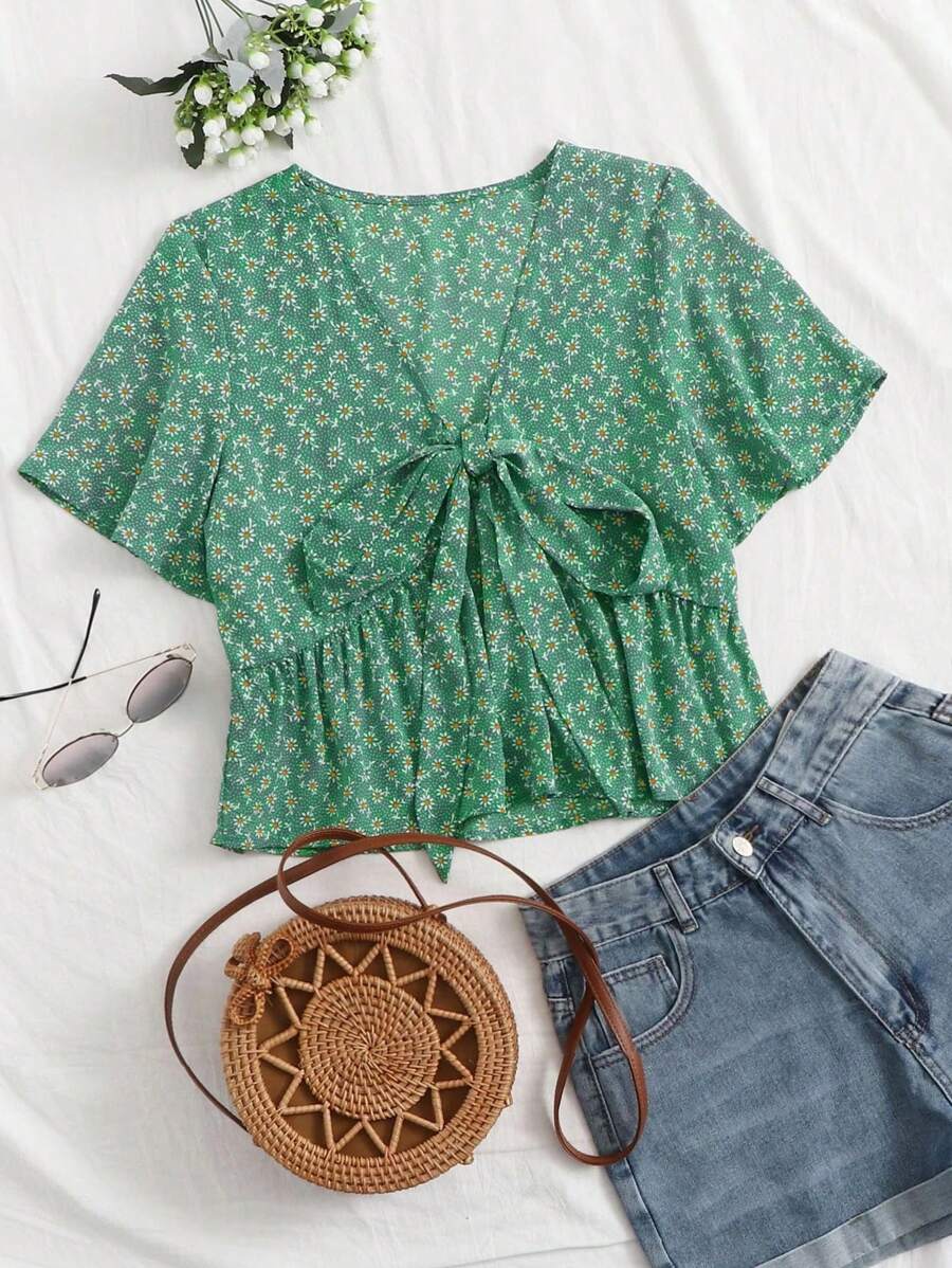 Breezaya 碎花花卉系带前摆荷叶边衬衫 适合新年服装 荷叶边上衣 - 綠色 - 查看 1