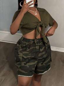 Slaydiva Nouveau printemps et été Chemise décontractée col chemise col V-neck avant creux bretelles T-shirt à manches courtes + poches de travail tridimensionnelles sur les deux côtés Short camouflage Femmes Plus Deux pièces Ensemble-A - Vert - Voir 1