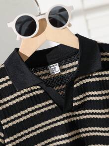 SHEIN Explorewe 两件套男童休闲学院风华夫格条纹针织V领Polo衫，适合4-7岁男孩春夏穿着。这款阳光男孩Polo衫适合上学和居家穿着。无论上学还是在家，男孩们都可以穿着这件休闲、舒适又时尚的Polo衫。这款上衣百搭耐穿，适合男孩们的日常生活和聚会场合。让男孩们保持时尚舒适，充满活力和乐趣！ - 彩色 - 查看 9