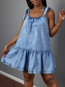Slaydiva Robe mini en jean ample avec fines bretelles sexy pour femmes, robe ample à volants avec nœud bleu. Robes pour femmes, robes printanières, robes d'été, robes bohèmes pour femmes, tenues d'été pour femmes, tenues de vacances pour femmes, tenues de plage pour femmes, robes d'été pour femmes, vêtements occidentaux pour femmes, hauts à épaules dénudées bohèmes, vêtements pour femmes, tenue de concert pour femmes - Jean clair - Voir 2