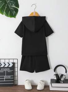 Conjunto de 2 piezas para niño pequeño de moda de verano, con camiseta con capucha estampada con letras y shorts de unicolor, conjunto informal