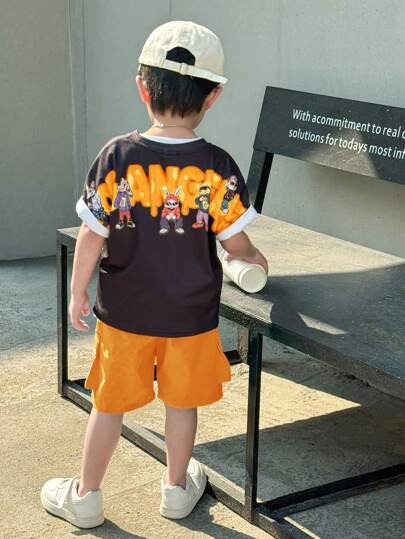 2pcs Kids Graffiti Print T-Shirt And Cargo Shorts Sets, Casual Street Fashion Outfits For Young Boys And Girls, Suitable For Travel, School, Daily Gatherings, Spring/Summer Seasons