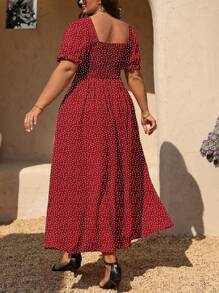 SHEIN Clasi Klasyczna sukienka Plus Size w jednolitym kolorze z dekoltem w kształcie serca i rozcięciem na udzie, elegancka, krótka, z krótkim rękawem i kropkami Poika